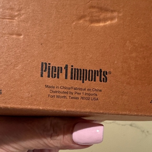 Pier 1 White Napkin Rings with Blue and Red Design new in box - Picture 4 of 4